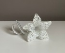 Blomst, figur/skulptur/dekor i kunstglass thumbnail