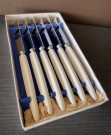 Rustfritt bestikk bordkniver med hvitt skaft - Geilo Knivfabrikk Norge 1960 tallet thumbnail