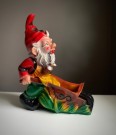 Julepynt/ dekor julenisse/ hagegnom figur/ skulptur/ statue med trillebår i støpt komposittmateriale - Tyskland  thumbnail