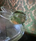 Påskedekor påskehare i grønt transparent pressglass - LE Smith France Frankrike  thumbnail
