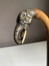 Spaserstokk/ stav i formet/ dreiet tre med elefant ornament håndtak thumbnail