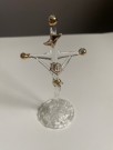 Religiøst miniatyr ornament krusifiks kors i klart kunstglass polert gulldekor  thumbnail