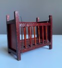 Mini sovedukke 1950 tallet og miniatyr møbler i tre - skala 1:12 thumbnail