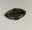 Oval/ rund sort emaljert brosje i sølv med nasjonalromantisk motiv (925S) - Aksel Holmsen Norge 1950/ 60 tallet thumbnail