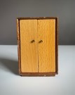 Barton Toys dukkehus møbler tilbehør 1:18 -  Carolines Home garderobeskap 1970 tallet thumbnail