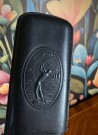 Sigaretui etui i svart sort skinn lær relief golfmotiv thumbnail