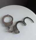 Håndjern med skinn etui thumbnail