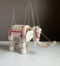 Gammel håndlaget marionette sirkus elefant tredukke/ figur thumbnail