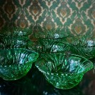 Dessertskåler i grønt transparent uranium pressglass 1950/ 60-tallet thumbnail