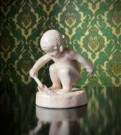Arbejdslyst kunstfigur i lys leirgods/ keramikk (889)- Adda Bonfils IPSENS ENKE Denmark 1920/ 30 tallet thumbnail