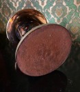 Art deco design mekanisk sigarett dispenser i emaljert messing orientalsk form med fuglemotiv 1950-tallet thumbnail