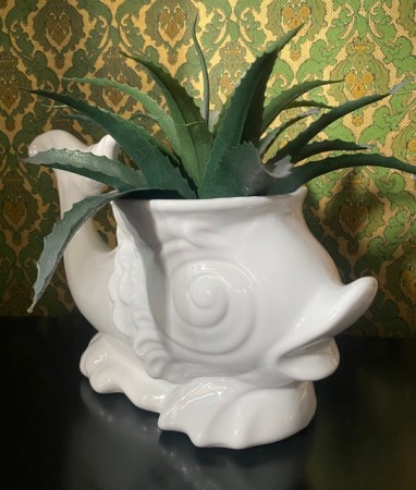 Stor hvit potteskjuler blomsterpotte krukke fisk karpe glasert steingods