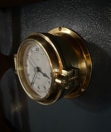 HUGER mindre rundt skipsur maritim veggklokke i polert messing Germany Tyskland 