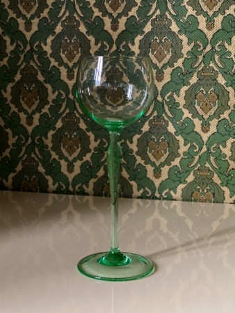Antikk uranium vinglass stettglass  i Art Deco/ Jugend stil Josephinenhütte Poland 1900-tallet