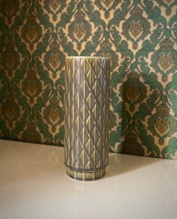 Eterna mosegrønn vase med silkematt glasur og relieff geometrisk mønster Eterna Gunnar Nylund Rørstrand Sweden Sverige 