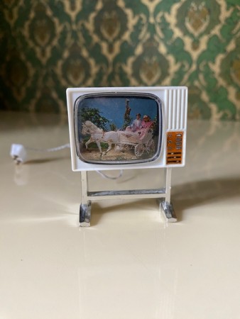 Lundby dukkehus møbler tilbehør 1:18 - TV television med lys 1970/ 80 tallet