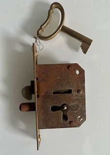 Låsekasse med nøkkel - variant 1