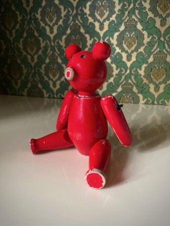 Rød bjørn bamse med strikk trefigur - Støa Leketøyfabrikk Lindesnes Norge 1960 tallet