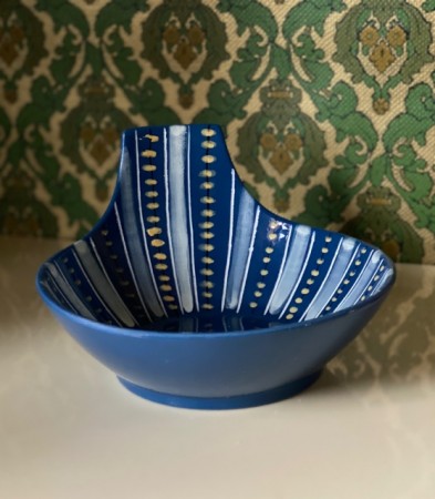 Blå hankeskål/ bolle håndmalt kunstflint - Inger Waage Stavangerflint Norway Norge 1950/ 60 tallet