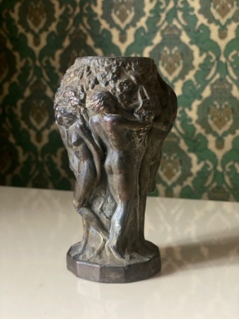 Art Deco liten vase i patinert formpresset metall i Jugend stil 1900-tallet