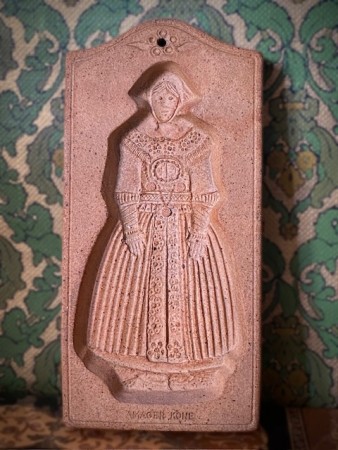 AMAGER KONE stor kakeform veggplett veggdekor i brent terrakotta Denmark