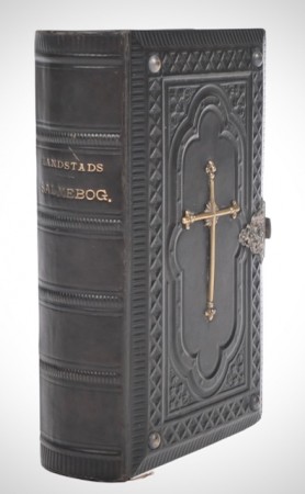 Antikk religiøs bok Landstads salmebok med skinnomslag kors krusifiks 1884