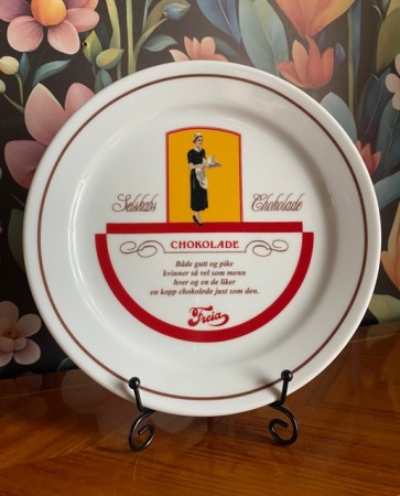 Freia-asjett nr. 8 motiv og tekst fra annonse 1937 reklame samleplett platte skål fat i porselen PP Porsgrund 2007