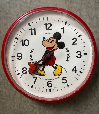 Walt Disney Mickey mouse Mikke Mus rund Quartz veggklokke i rød plast - Bradley Germany Tyskland