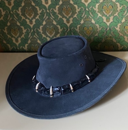 Crocodile Dundee Style Waratah hatt i sort semsket skinn med crocband/ krokodille bånd str 56 - Cutana design Australia