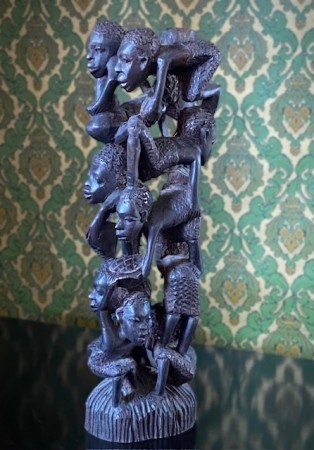 The Makonde Tree of life tribal art Afrikansk håndskåret figur/ skulptur/ statue i edeltre 1950/ 60 tallet
