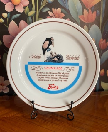 Freia-asjett nr. 7 motiv og tekst fra annonse reklame samleplett platte skål fat i porselen PP Porsgrund 2007
