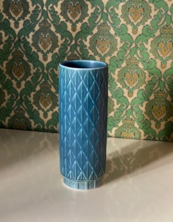 Eterna blågrønn vase med silkematt glasur og relieff geometrisk mønster Eterna Gunnar Nylund Rørstrand Sweden Sverige 