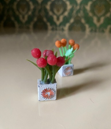 Lundby dukkehus møbler tilbehør 1:18 - vase, røde og orange blomster tulipaner 1970 tallet