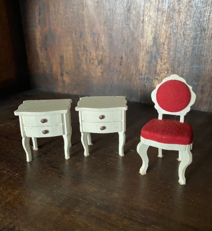 Lundby dukkehus tilbehør 1:18 romantisk rokokkomøbler nattbord/kommode og stol 1950/60-tallet
