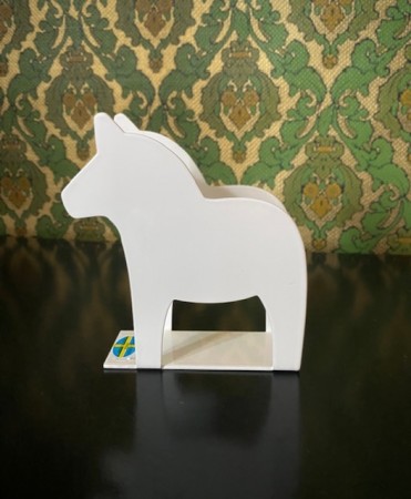 Serviettholder i hvitlakkert metall Dalahest Modell & Design Sweden Sverige