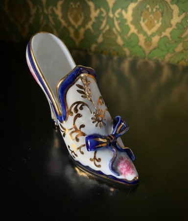 Stilett damesko håndmalt proselensfigur i Regal Collection