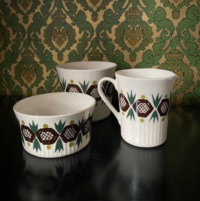 Sukkerskål og skål i samme serie selges som egne produkter